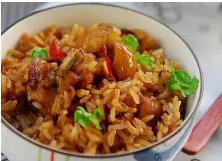 家常菜之栗子焖鸡做法简单汁浓,栗子鸡饭怎么做好吃