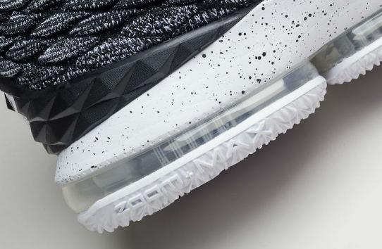 你说穿上这双球鞋如履云端，我是相信的