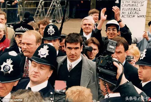 曼联队长坎通纳霸气,曼联队长坎通纳庆祝