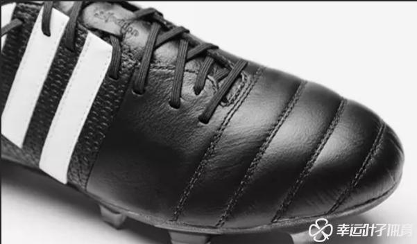 踢足球是盯人还是盯球,踢足球穿一双袜还是两双袜好