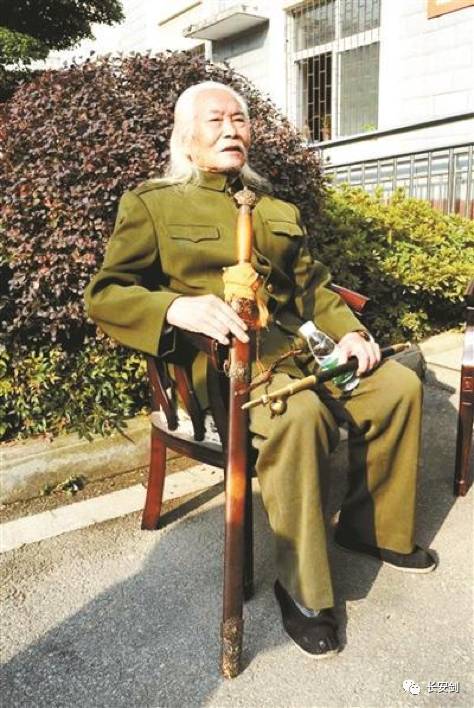 「三分钟法治新闻全知道」安倍“日式”款待讨好伊万卡后，特朗普却说了这样一句话……