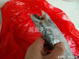 酸醋炖刀鱼的做法,秋刀鱼加醋的做法
