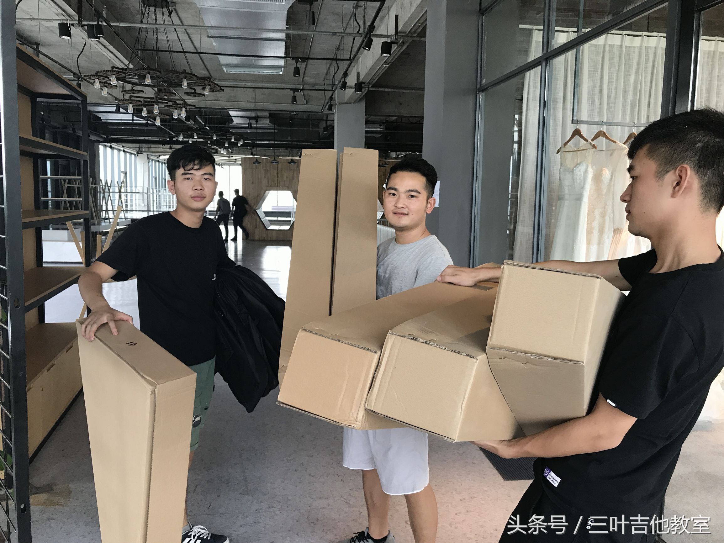 中国首家共享吉他(三叶)已经开始蔓延武汉了!武汉三叶乐器出资