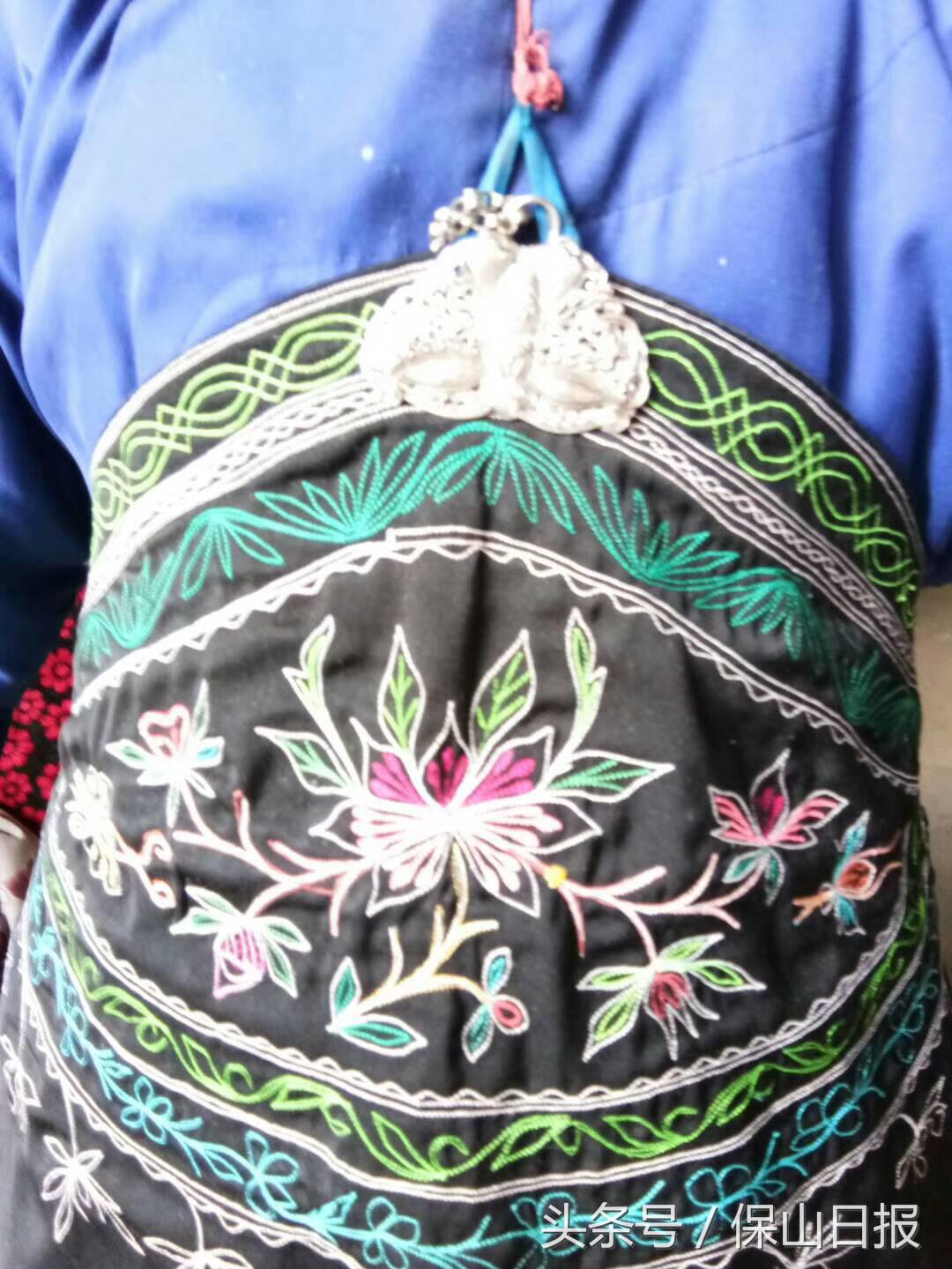 古代女人三寸金莲图,清朝时期女人三寸金莲图片