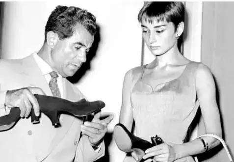 这个被梦露、赫本深爱着的高跟鞋牌子,现在却美得过分怪异?!