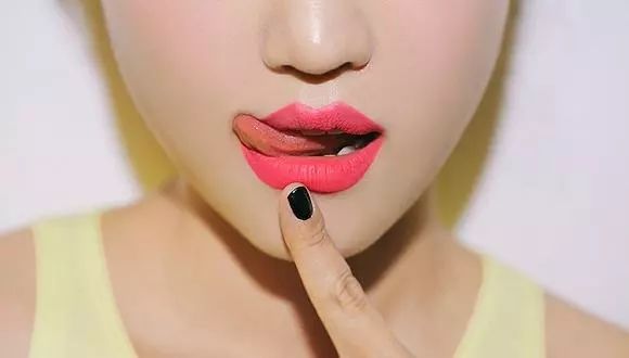 化妆步骤初学者化妆的正确步骤,化妆步骤及化妆用品