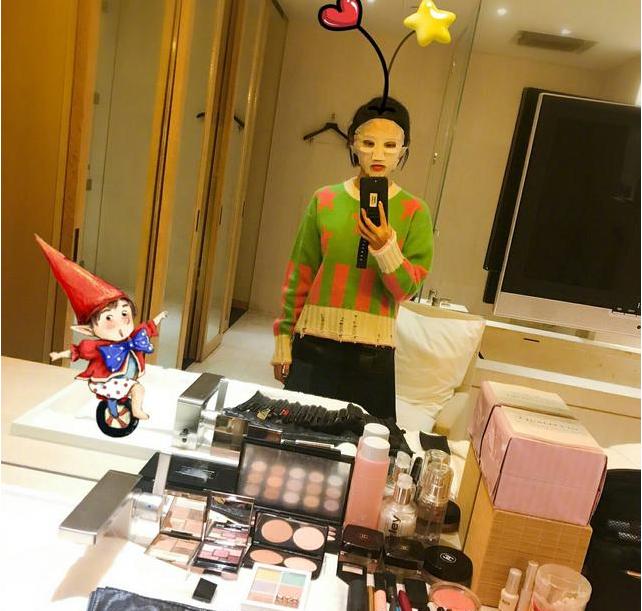 唐艺昕用的化妆品很奢侈可用的面膜却只要3块多钱一片