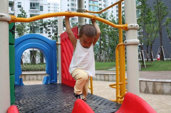 什么健身器材可以让小孩喜欢运动,有助于儿童长高的健身器材