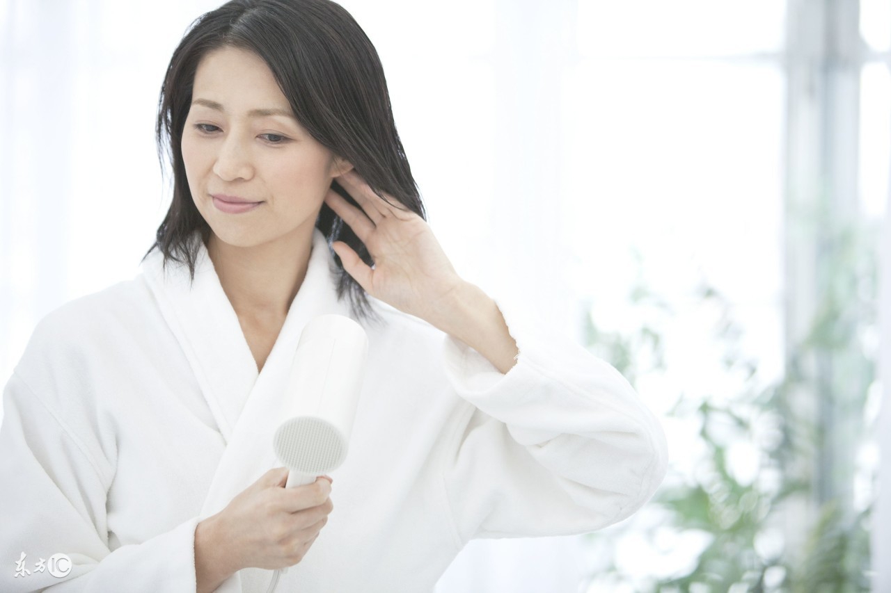 脸上皮肤特别干燥缺水怎么办,皮肤缺水干燥用什么护肤品好