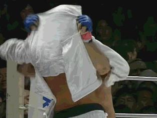 比一龙更惨烈的失败!世界最强格斗家族擂台受辱,被迫弃战!