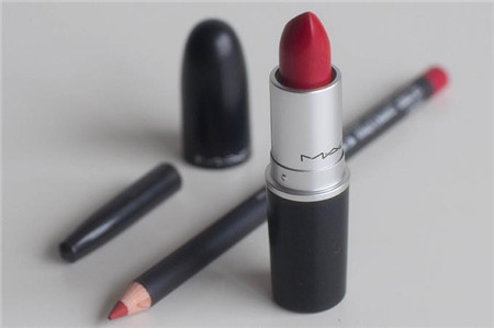 给女朋友买口红黄黑皮推荐,第一次给女朋友买什么口红