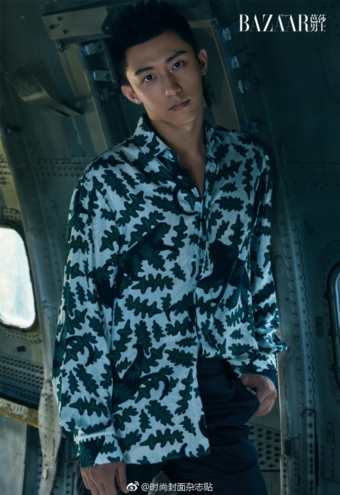 黄景瑜西装时尚芭莎晚宴,黄景瑜西装芭莎