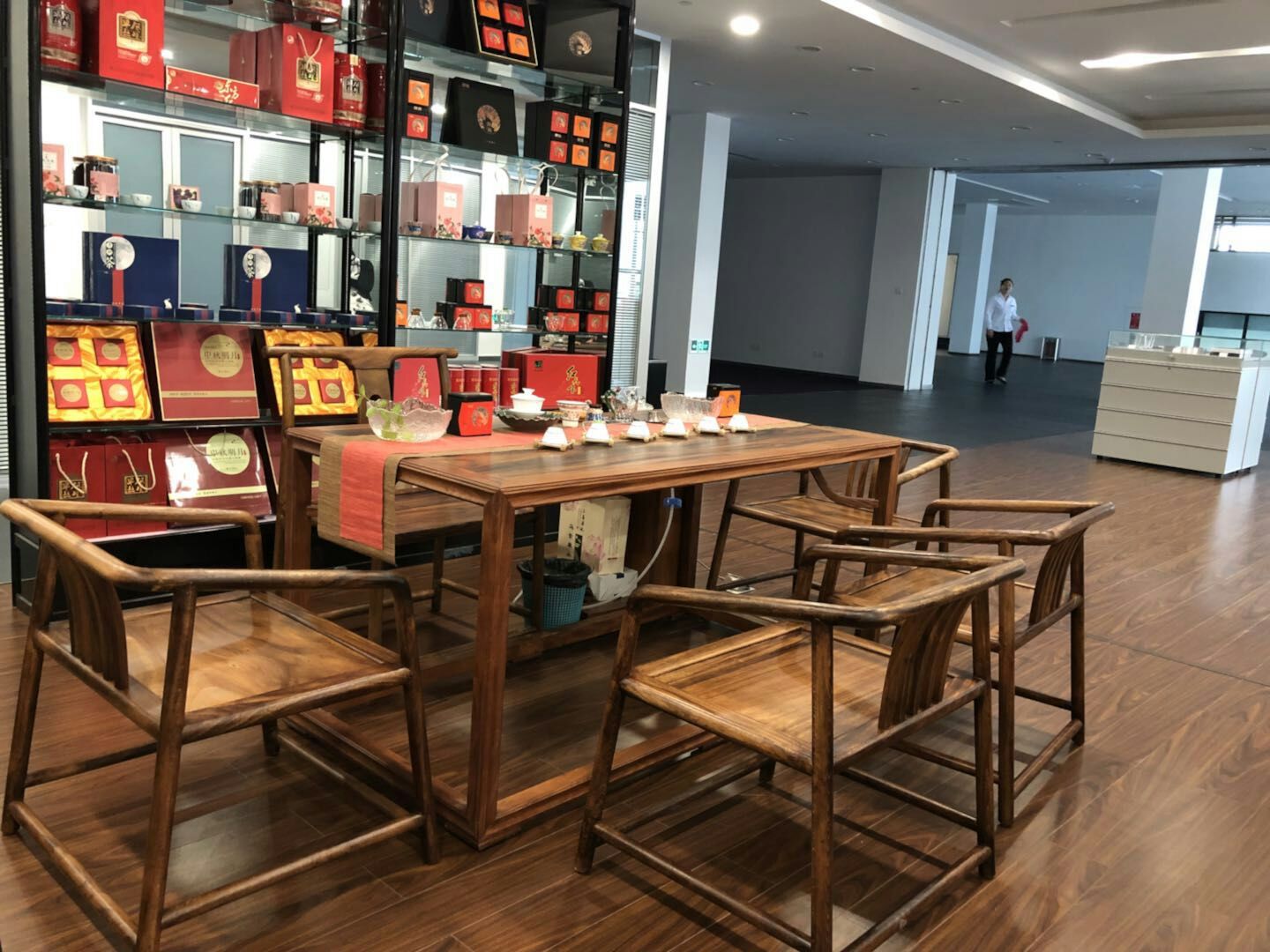 胡桃木有什么优点和缺点,胡桃木有深颜色的吗