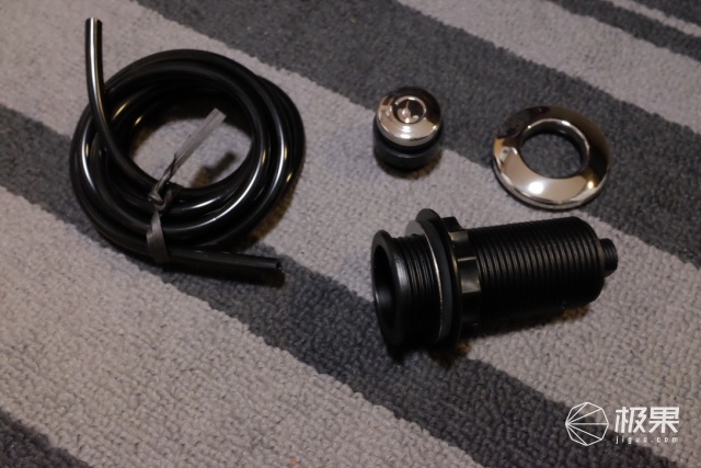 厨房垃圾桶老是黏黏糊糊,厨房垃圾桶小妙招