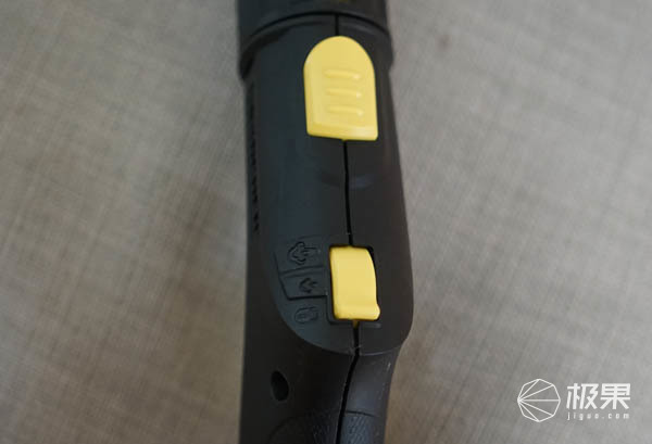 地板上粘东西了怎么弄掉,地板上粘了水泥怎么办