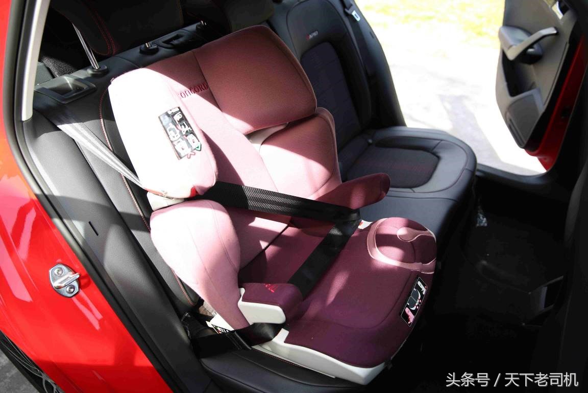 为了幼儿安全安装软件,为儿童安装安全座椅