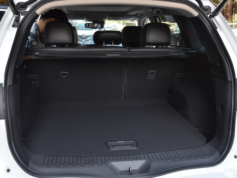 法国混血儿爸爸中国人,雷诺科雷傲正脸