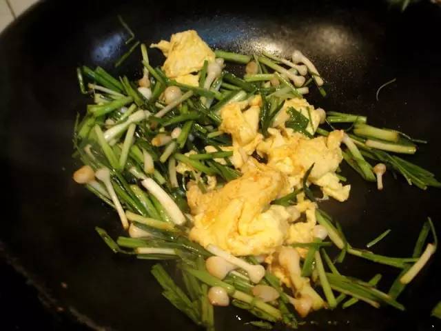 开春挖野菜教你轻松识别18种野菜,您知道春季最养肝护肝的野菜吗