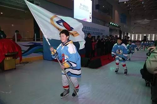 2021年北京市小学生旱地冰球联赛,勇敢者游戏小孩