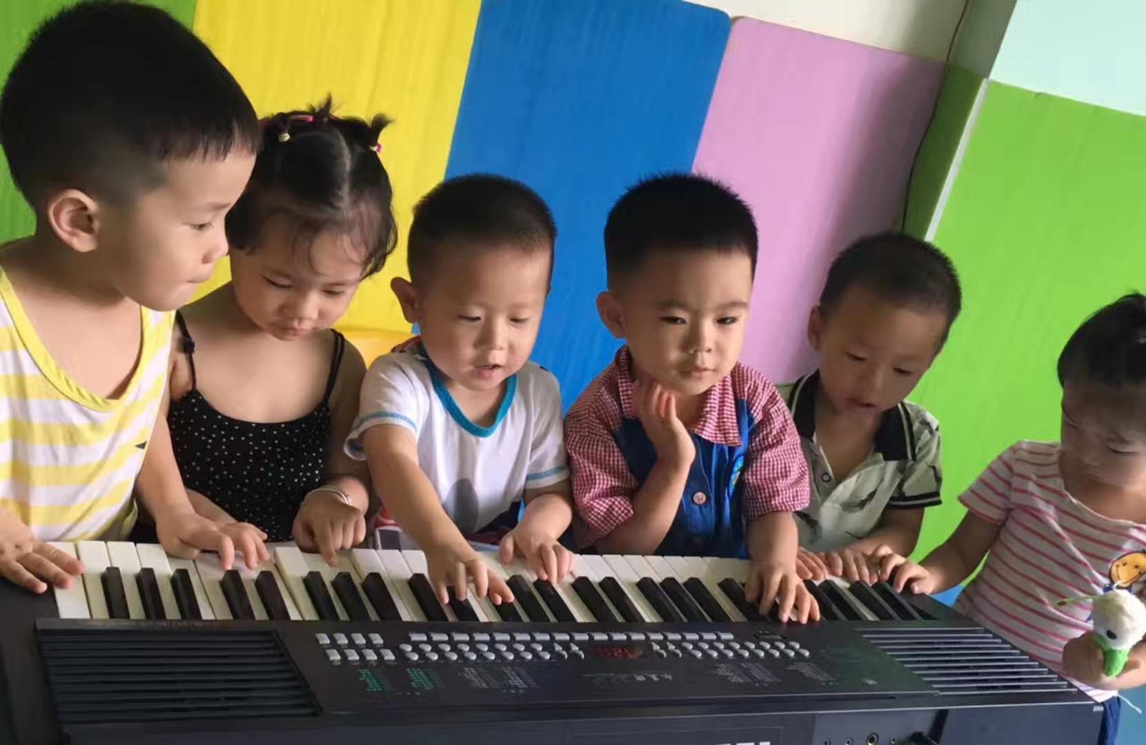 幼儿园老师对孩子的爱和教育,感谢幼儿园孩子对老师的信任