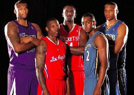 16岁的字母哥打篮球,天赋和努力篮球对决字母哥