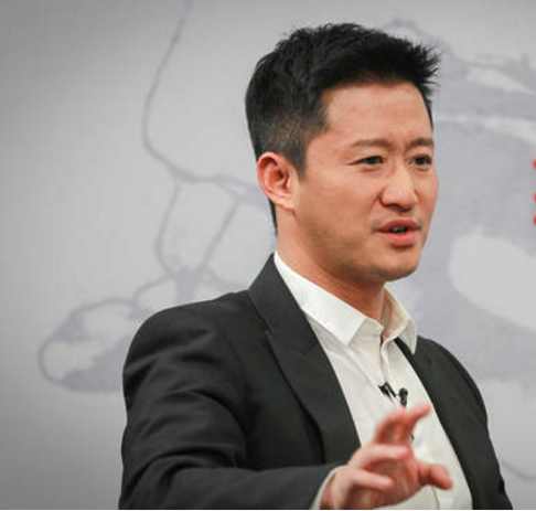 吴京拄拐杖是怎么回事,吴京讲述双拐的原因