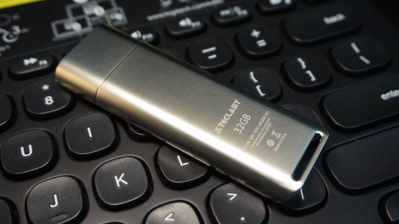 有了这个U盘，再也不用担心你的小姐姐们被别人看到了