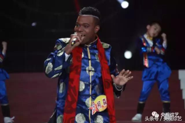 星光大道站在山顶上,央视星光大道的微博视频