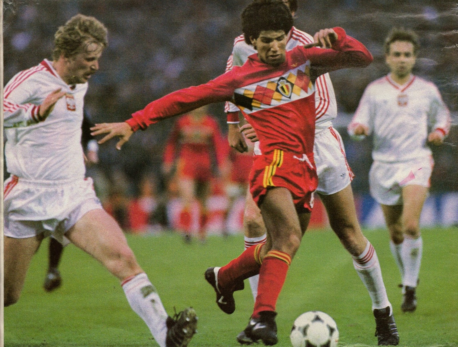 各队新球衣集体亮相，复古球衣能否复制辉煌？