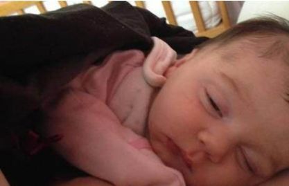 两岁宝宝眼睛一睁一闭,2岁左右宝宝怎么呵护眼睛