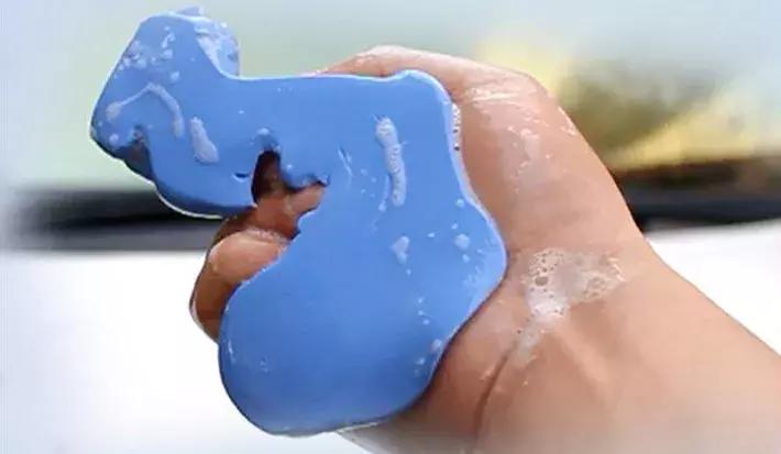 柏油清洗剂可以去除树胶鸟屎印吗,不伤车漆的去胶方法