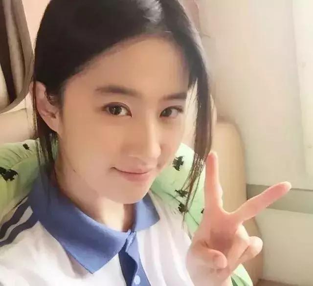 孙怡素颜被吐槽没有董子健白 (李沁的素颜和孙怡的素颜)