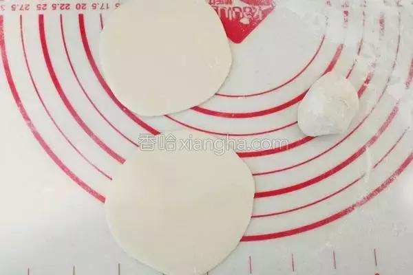 包饺子剩的饺子皮怎么吃,剩饺子皮30种新吃法煎包