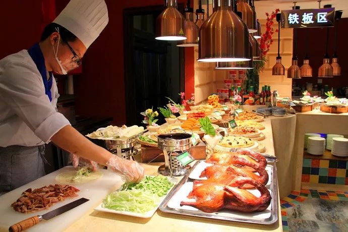 好吃的美食推荐三文鱼,红魔虾甜虾三文鱼刺身自助济南