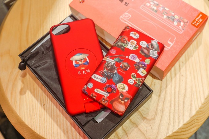 背夹式充电器,背夹式充电器好不好用