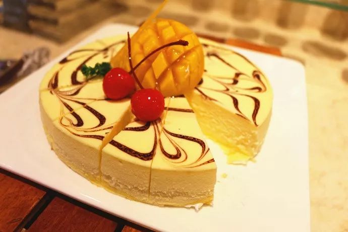 好吃的美食推荐三文鱼,红魔虾甜虾三文鱼刺身自助济南