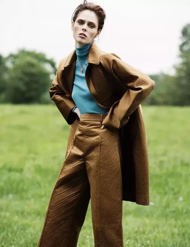 红色毛衣配什么毛衣链好看,想把毛衣穿时髦从拒绝这3款开始