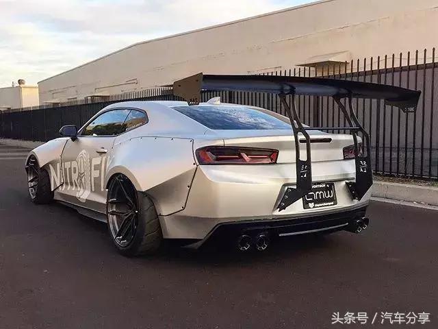 雪佛兰科迈罗大黄蜂现实照片,雪佛兰科迈罗2023款落地价大黄蜂