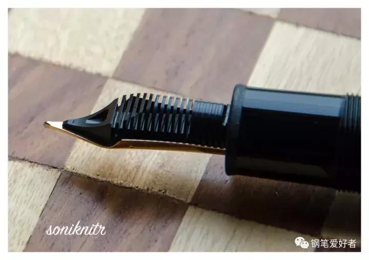 万宝龙钢笔146含金量,万宝龙钢笔璀璨金红