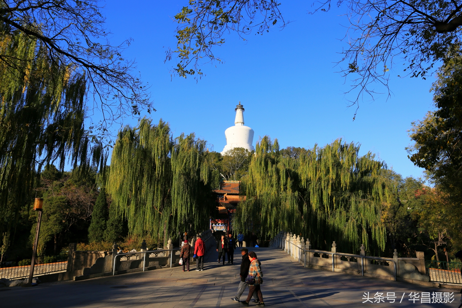 让我们荡起双桨的白塔是哪里,让我们荡起双桨和白塔的故事