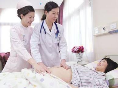 孕妈挺着巨肚生五胞胎,高龄孕妈怀四胞胎肚子大到爆