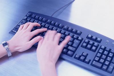 武汉女会计,女会计敲键盘