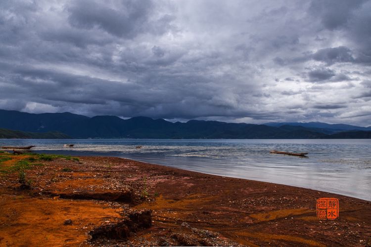 泸沽湖洗涤心灵的纯净之地,泸沽湖迷人的倒影