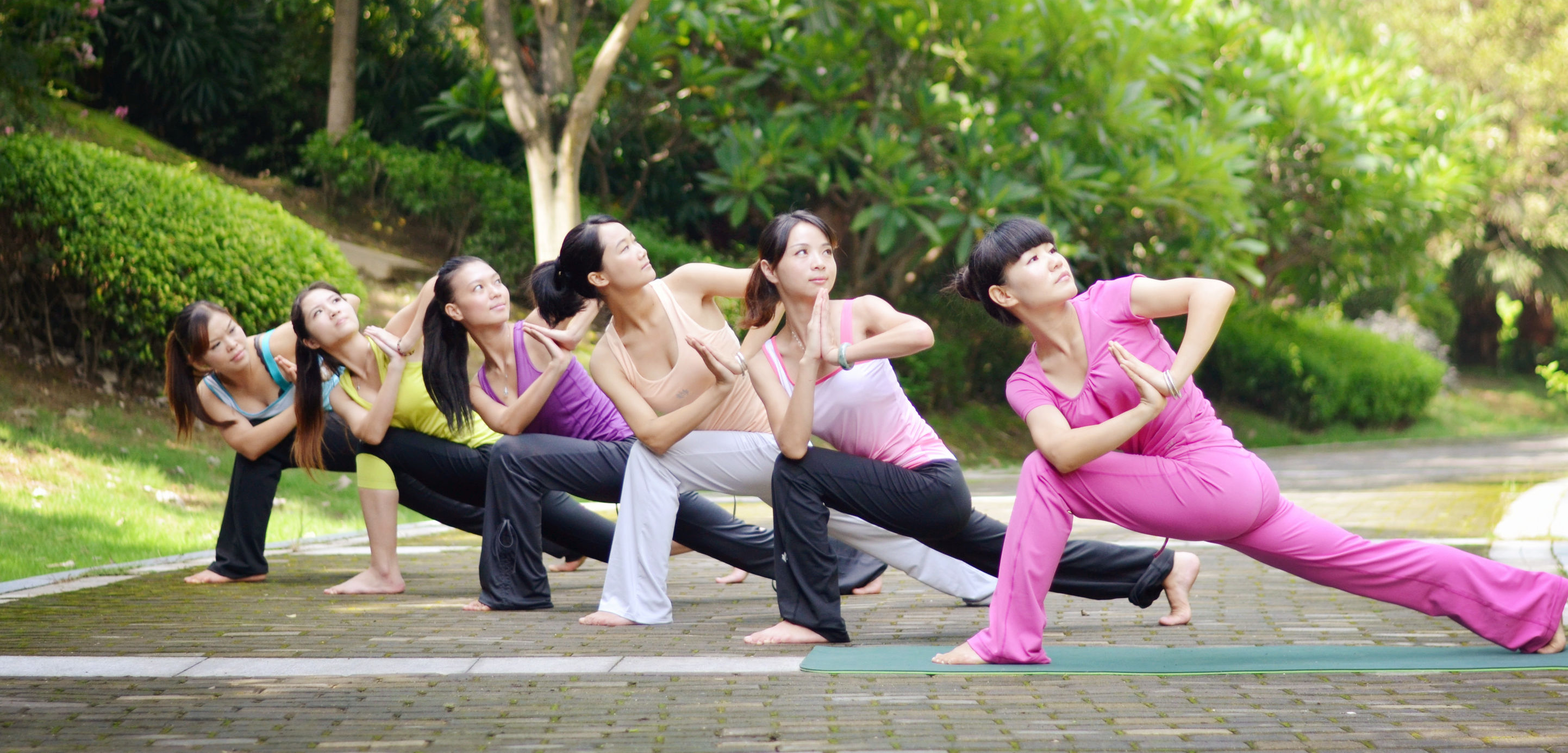 产后瑜伽让你重回少女身材,瑜伽让你找回自信