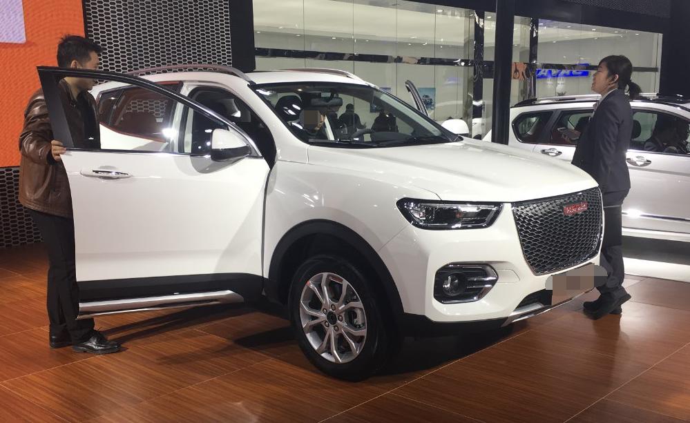 4s店销售卖多少台车能赚10000左右,宝马4s店一个月挣多少钱