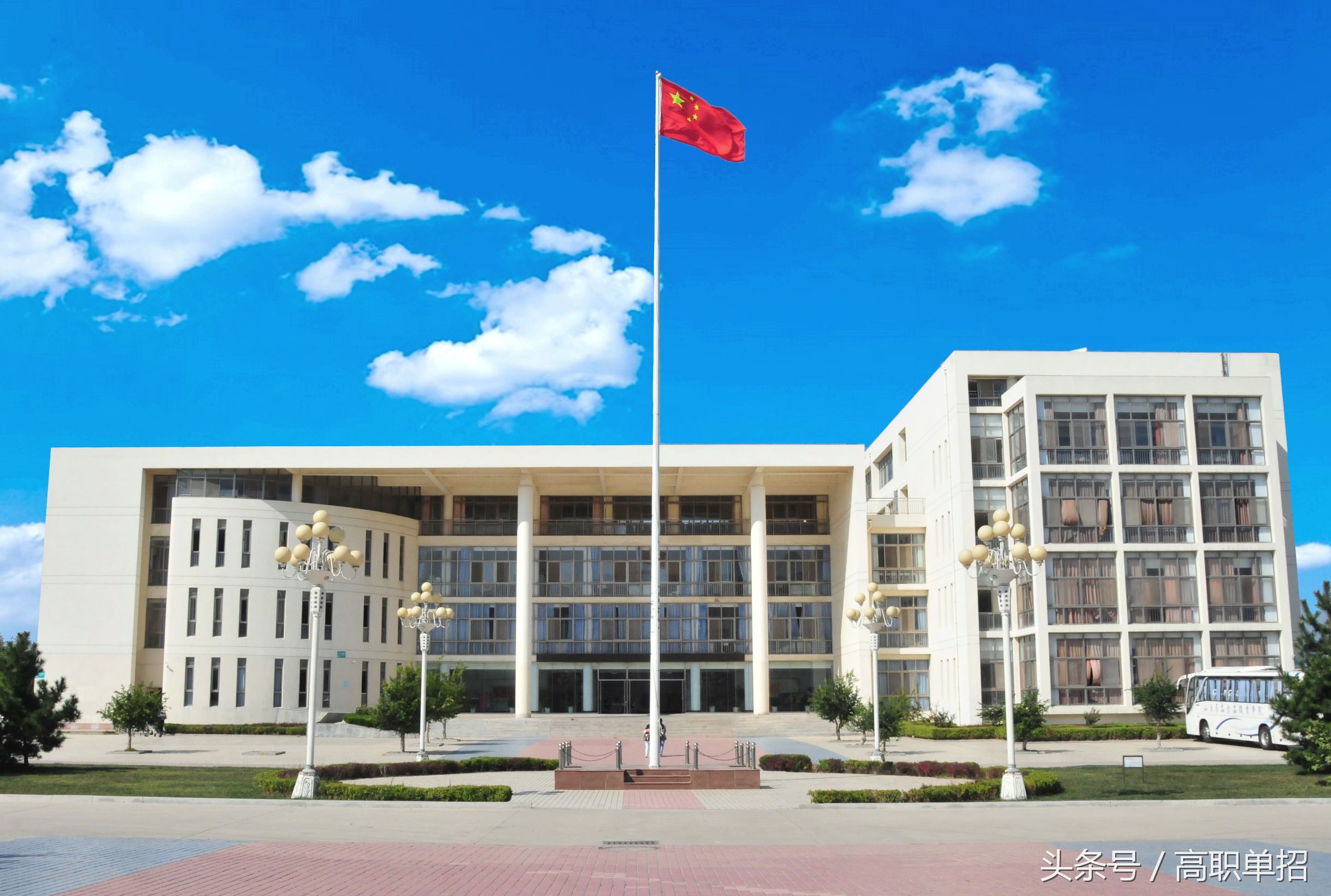 山东药品食品职业学院搬校,山东药品食品职业学院人才