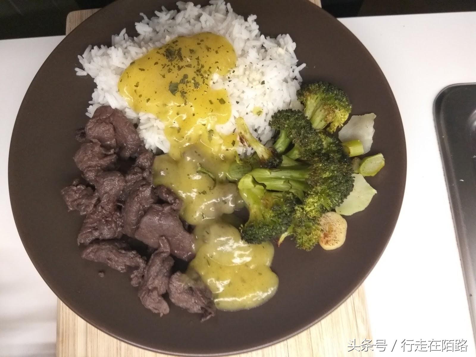 挪威渔民捕鱼,挪威北部的索马洛伊岛足球场