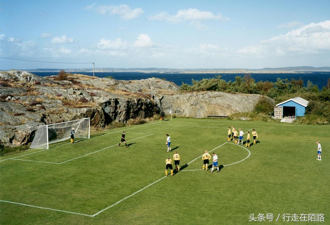 挪威渔民捕鱼,挪威北部的索马洛伊岛足球场