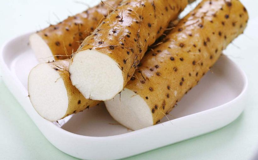 冬天女性手脚冰凉是怎么回事，女性手脚冰凉吃什么好