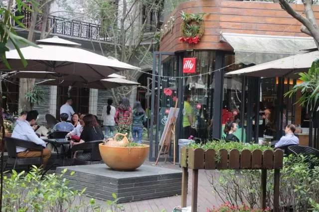 阿里巴巴和华为哪里的员工待遇好 (阿里巴巴华为员工多么)